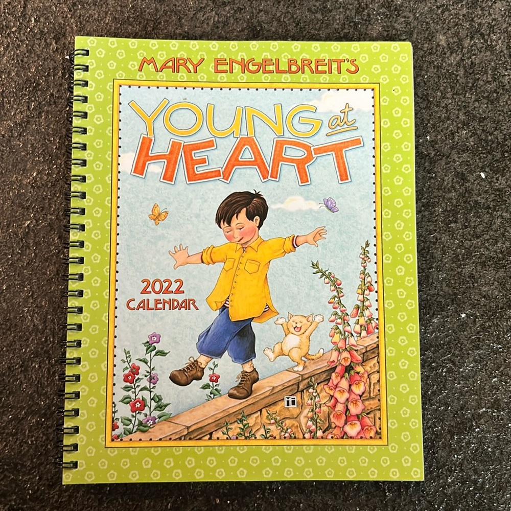 BRAND NEW MARY ENGELBREIT 2022
YOUNG at HEART Desk Calender. Perfect condition